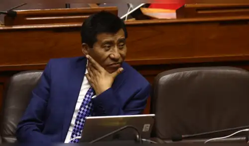 Presentan denuncia constitucional multipartidaria contra Mamani