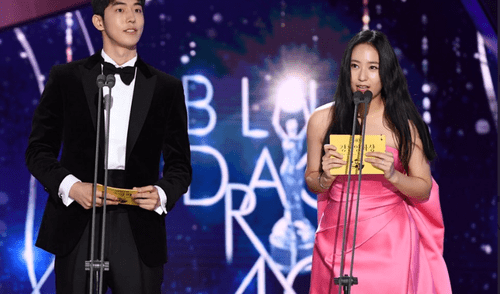 Krystal fue presentadora en los 40th Blue Dragon.