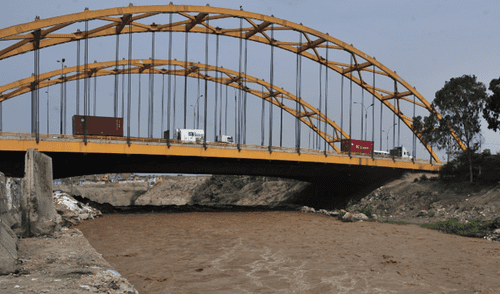 MML declara en emergencia Puente del Ejército ante posible crecida del río Rímac