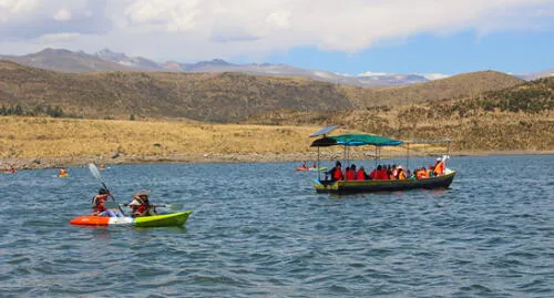 En esta laguna se puede realizar paseo en bote, pesca de trucha, entre otras actividades. Foto: Gobierno regional de Arequipa.