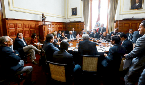 Congresistas seguirán cobrando el bono por representación Congresistas seguirán cobrando el bono por representación