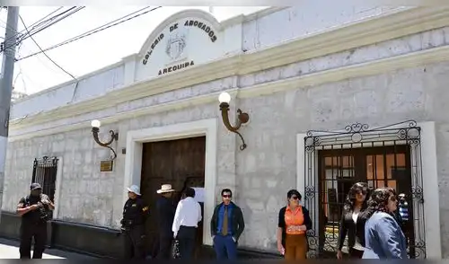 Abogados tienen nuevo decano pero grupo opositor lo rechaza Abogados tienen nuevo decano pero grupo opositor lo rechaza