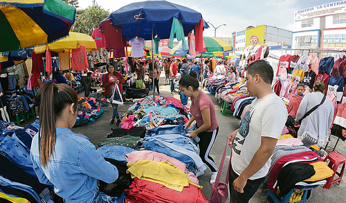 Desorden. Los informales en el Modelo siguen aumentando.