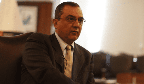 Exceptúan a MEF de tope de trabajadores de confianza