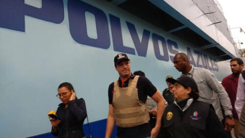 Alcalde George Fosyth y gerente de fiscalización Susel Paredes encabezaron operativo de cierre temporal de Polvos Azules. (Foto: La República) Alcalde George Fosyth y gerente de fiscalización Susel Paredes encabezaron operativo de cierre temporal de Polvos Azules. (Foto: La República)