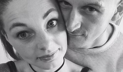 Atropellaron a su hija de dos años, la envenenaron y pusieron videojuegos mientras moría 