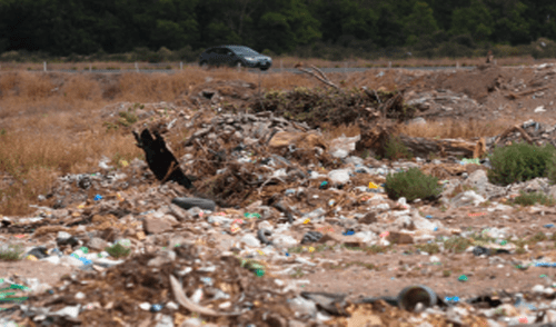 Pobladores linchan, abusan y entierran vivo a presunto violador de una joven Pobladores linchan, abusan y entierran vivo a presunto violador de una joven