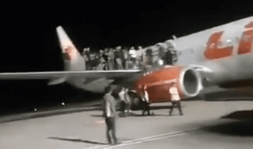 Indonesia: bromeó con que había una bomba en avión y provocó 11 heridos [VIDEO]