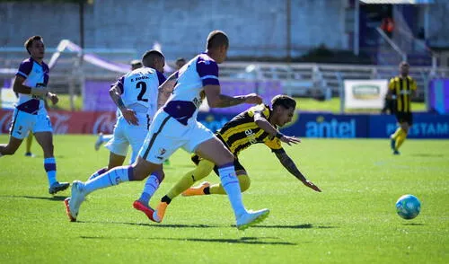 Peñarol busca cerrar el Torneo Apertura de Uruguay con una victoria sobre Fénix. Foto: Christian Adinolfi/@padreydecanocom Peñarol vs Fénix