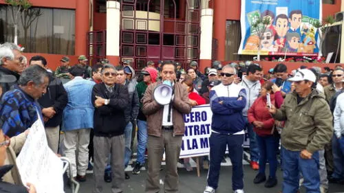 Personal edil esperan atención de burgomaestre. Personal edil esperan atención de burgomaestre.