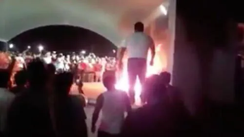 YouTube: indignados por robos, un vecindario se unió para quemar vivo a presunto ladrón [VIDEO]