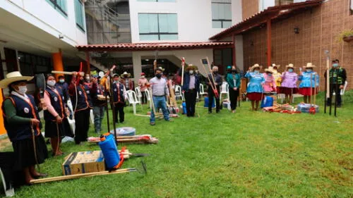 Entregan herramientas agrícolas a ronderos de Cajamarca