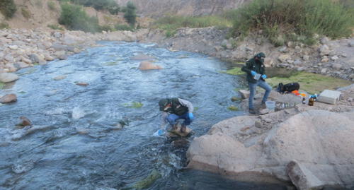 Tomaron muestras de agua en varios puntos para ser examinadas en laboratorio. Créditos: ANA.