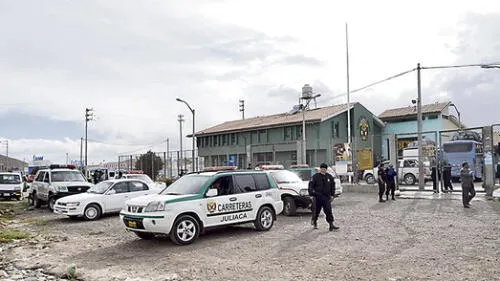 Abogados detenidos por intentar ingresar objetos a penal de Juliaca