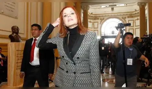 Aráoz dice que aumento de sueldo de congresistas es decisión del Parlamento