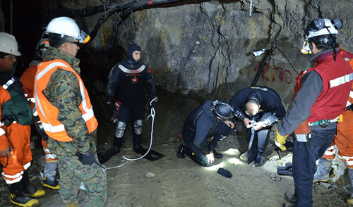 Derrumbe en mina de Chile deja tres personas atrapadas a 70 metros de profundidad Derrumbe en mina de Chile deja tres personas atrapadas a 70 metros de profundidad