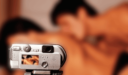 Convocan actrices porno en página de búsqueda de empleo [FOTO]