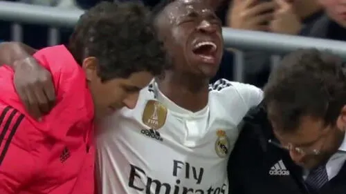 Real Madrid vs Ajax: el llanto desconsolado de Vinicius al salir lesionado del partido [VIDEO]