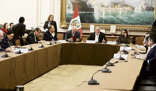 Fujimorismo quiso aplazar aprobación de ley sobre fusiones empresariales 