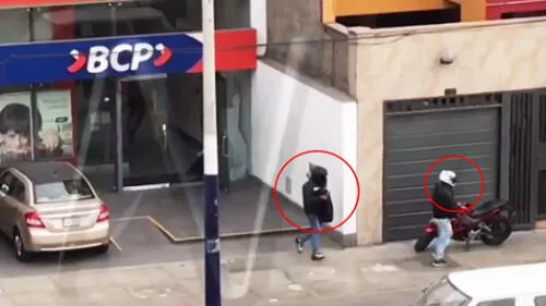 Chorrillos: dos delincuentes armados asaltan agencia bancaria BCP [VIDEO]