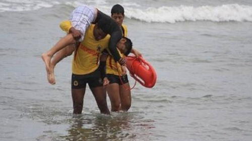 Rescatan a turista de morir ahogado en playa de Tumbes