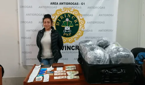 Mujer permanece detenida en complejo policial de La Libertad.