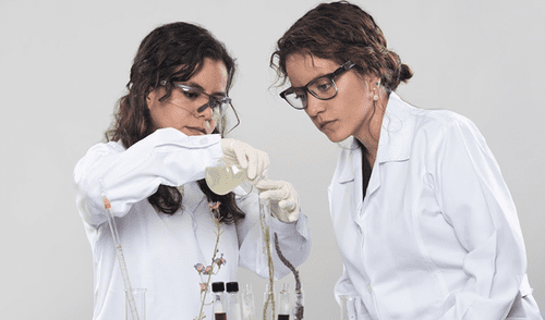 Emprendedoras peruanas ganan premio internacional por proyecto sostenible de moda