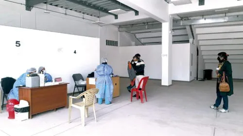 vacíos. No hay afluencia en los puntos de vacunación. vacíos. No hay afluencia en los puntos de vacunación.