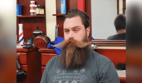 Facebook viral: ‘barber shop’ hace drástico cambio de look a hombre que no se cortaba el pelo en años [VIDEO]
