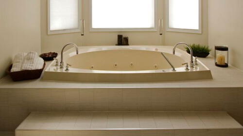 Hallan en jacuzzi el cadáver de una mujer que fue ahogada en agua hirviendo