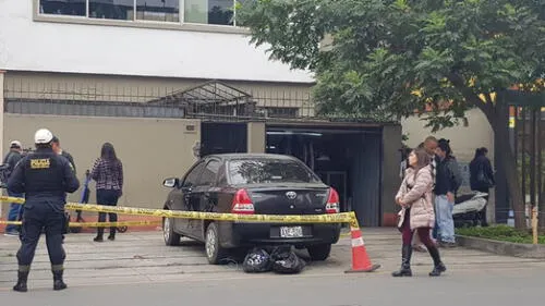 En el lugar se encuentra la Policía. En el lugar se encuentra la Policía.