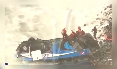 Pasamayo: bombero cayó al mar durante rescate de víctimas [VIDEO]