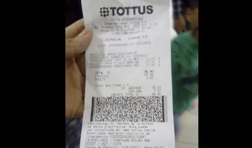 Tottus: Jóvenes tienen que buscar voucher en la basura para demostrar que pagaron