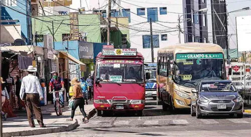 Tráfico. En Av. Salaverry aumento el tráfico vehicular.