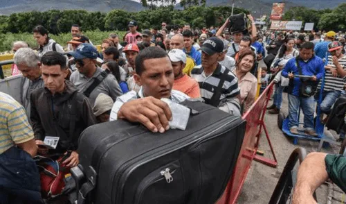 Venezolanos "clase baja" emigran por desesperación y hambre 