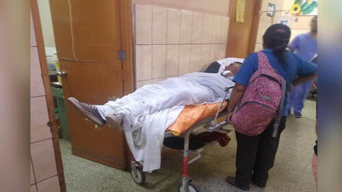 Víctima tubo que ser trasladada al hospital Honorio Delgado por los golpes que recibió. Víctima tubo que ser trasladada al hospital Honorio Delgado por los golpes que recibió.