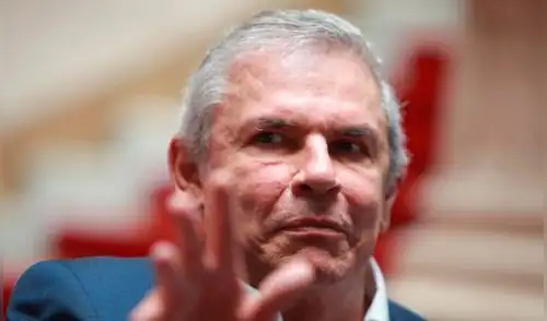 Luis Castañeda: Recolectan firmas para que rinda cuentas