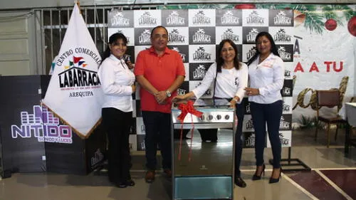 Centro comercial La Barraca realizó un sorteo. Regalaron cocinas, refrigeradoras, televisores y hasta un auto. Centro comercial La Barraca realizó un sorteo. Regalaron cocinas, refrigeradoras, televisores y hasta un auto.