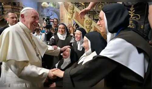 Papa Francisco instó a monjas a que digan 'no' a los abusos de poder