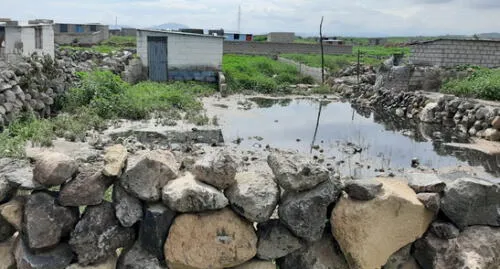 Vecinos denunciaron que sus viviendas y calles se inundaron, luego que habría desbordado la poza del botadero Vecinos denunciaron que sus viviendas y calles se inundaron, luego que habría desbordado la poza del botadero