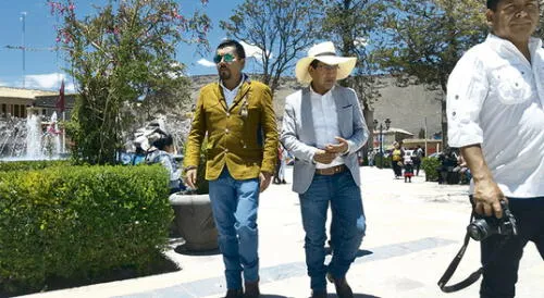 tema. Gobernador Cáceres y exasesor Mendoza integran asociación Jardín del Colca. Allí se construye plaza en lugar de colegio. tema. Gobernador Cáceres y exasesor Mendoza integran asociación Jardín del Colca. Allí se construye plaza en lugar de colegio.