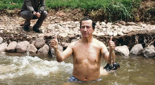 Alcalde de Cusco, Carlos Moscoso se dio chapuzón en el Huatanay