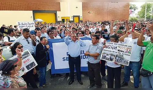 Con protesta comunidad de la UNP reclama el cierre de vía que cruza campus