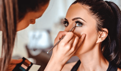 5 maquilladores profesionales revelan sus mejores secretos de maquillaje
