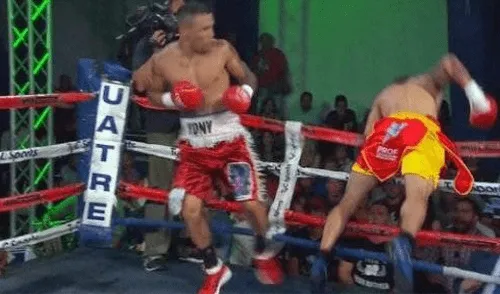 YouTube Viral: Boxeador se cae del ring, vuelve a la lucha pero abandona [VIDEO]