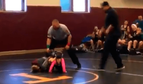 Facebook: Niño usa técnica de 'lucha libre' para defender a su hermana Facebook: Niño usa técnica de 'lucha libre' para defender a su hermana