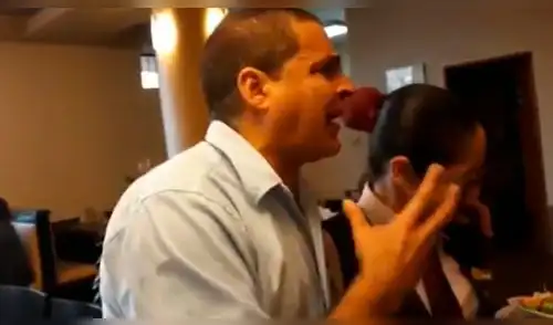 Gonzalo Núñez intimida a mesera y la llama "rica" [VIDEO] 