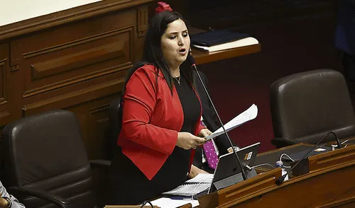 Ministra Flor Pablo defendió currículo de ataque de conservadores Ministra Flor Pablo defendió currículo de ataque de conservadores