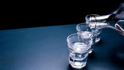 Polonia: un vodka es usado para desinfectantes de manos por su alto grado de alcohol