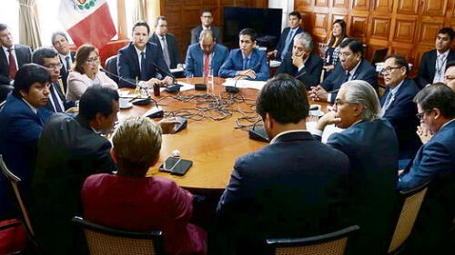 Demandan a Salaverry a recomponer las comisiones en el Congreso